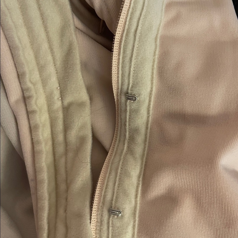 Woman’s Surgery Recovery Garments - Picture 5 of 11